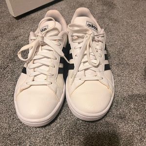 Adidas Grand Court tennis shoe